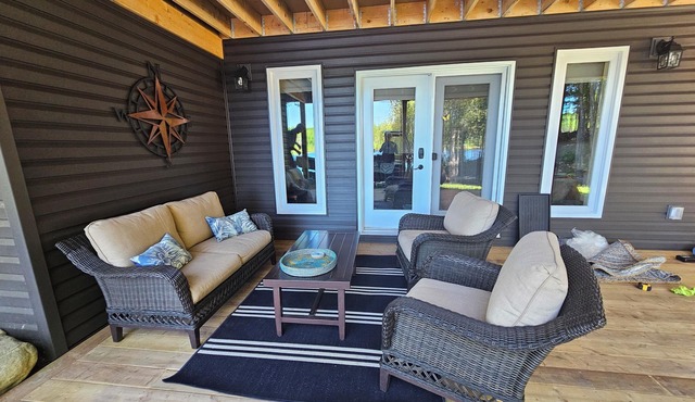 Groom/Lynx lake Retreat Kearney, Ontario.nRelax in our walkout ground level apt.