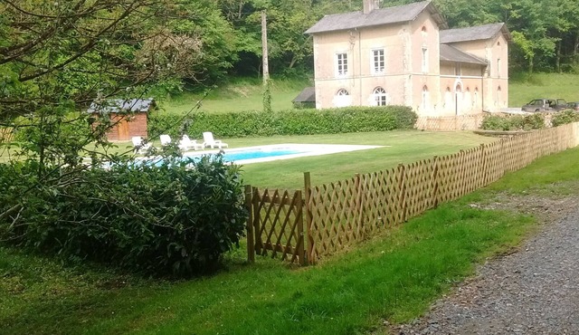 Groom's cottage is a secluded holiday home with a heated pool.Ideal for families