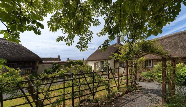 Grooms Cottage, countryside cottage sleeping 4