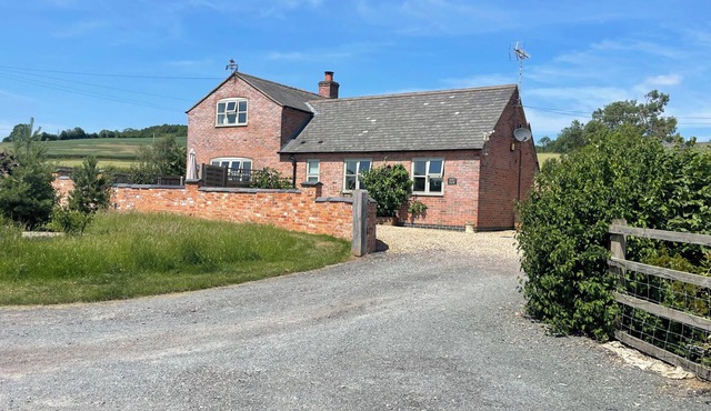 GROOMS COTTAGE, pet friendly, character holiday cottage in Uppingham