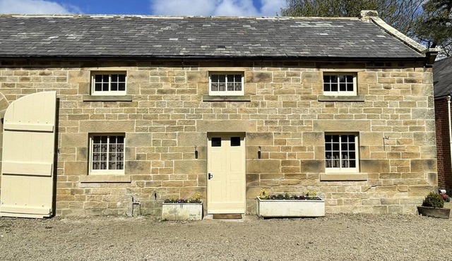 Grooms Cottage - Three Bedroom Villa, Sleeps 6