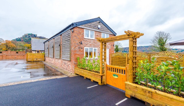 Grooms Room - a beautiful cottage sleeping 4 guests in 2 bedrooms