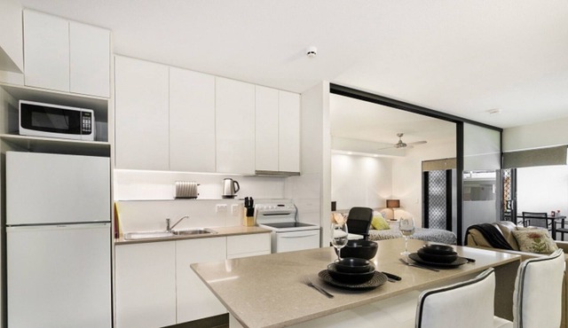 Groovy & Cool~1Bed/1Bath/1Car~Close to everything!