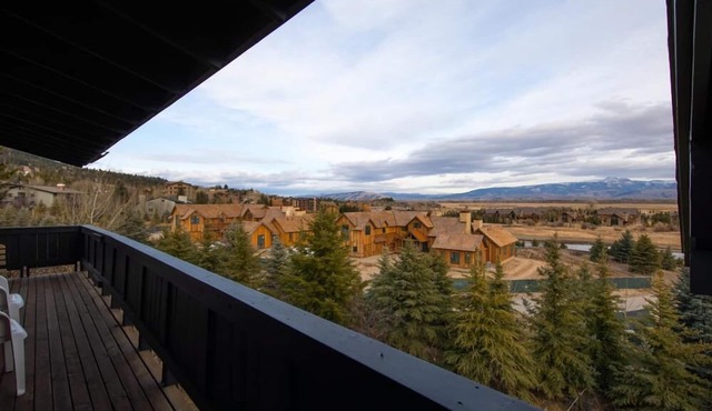 Gros Ventre B12: Teton Village- Cozy Top Floor Condo- Beautiful Valley Views