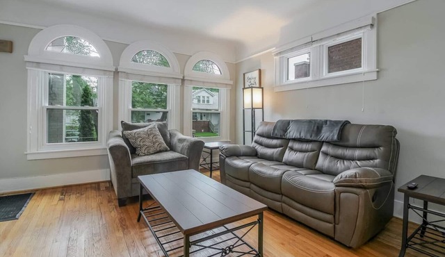 ★Grosse Pointe Getaway★ ★Downtown Detroit Close★