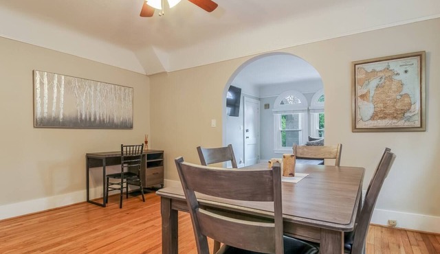 ★Grosse Pointe Luxury★ ★Downtown Detroit Close★