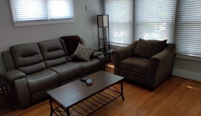 Grosse Pointe Cozy★ ★Downtown Detroit Close