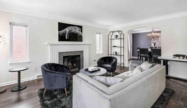 Grosse Pointe 3 bedroom upper flat.