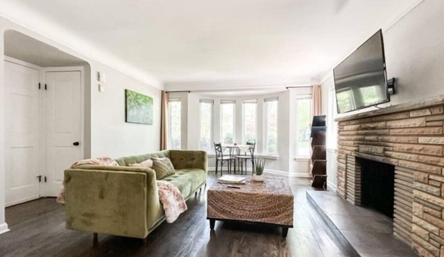 Grosse Pointe 3BR Lower flat