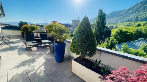 Grosse Terrasse mit Privatsphäre & Aussendusche