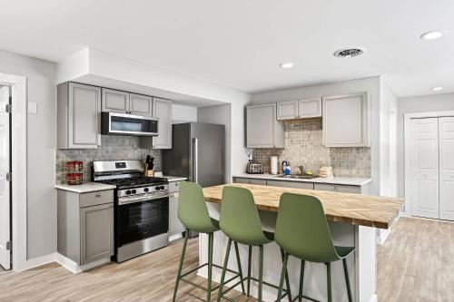 Ground Apt 5 Min to Holiday Valley King bed & Bunk