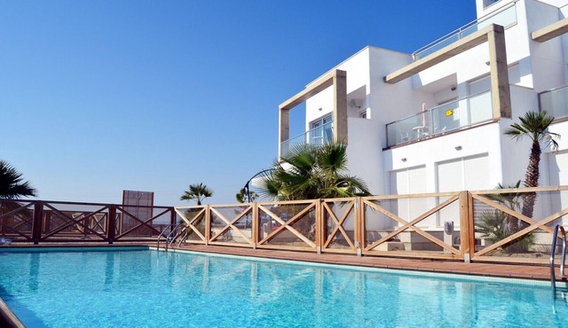 Ground floor apartment, patio, free wifi, sea view, BBQ