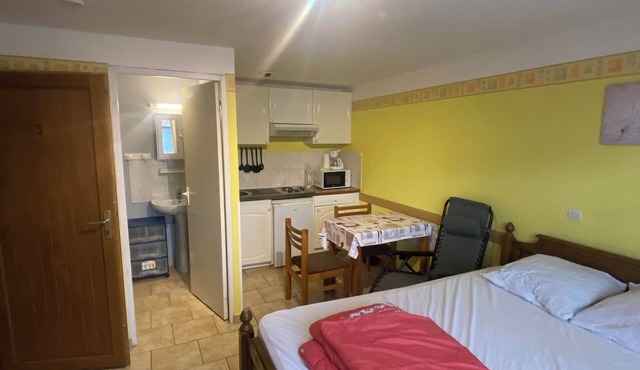 Ground-floor studio 2.5 kilometers from town center