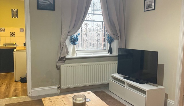 Ground floor apartment in vibrant Heaton. 1 mile from city centre and near coast