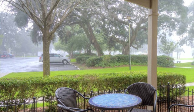 GROUND FLOOR, WASHER & DRYER, PET FRIENDLY. CLOSE TO BEACH AND VILLAGE!