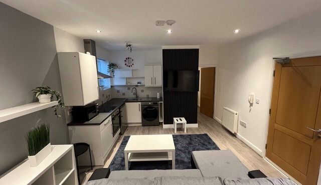 Ground-Floor 1-Bedroom Apartment Near the Beach! 🌊🏡