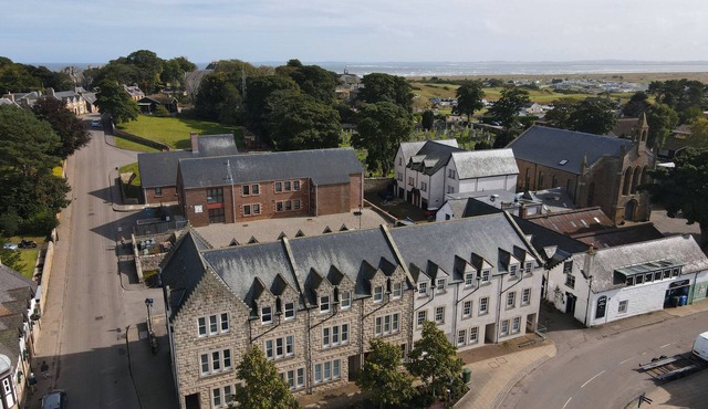 Ground floor 1-bedroom apartment in the centre of Dornoch.