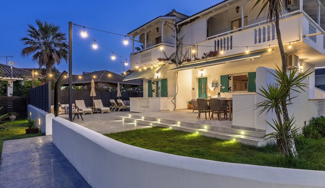 Ground floor 2 bedroomed apartment. 3 minute walk from Kalamaki beach.