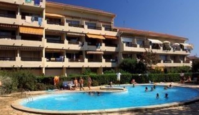 Ground Floor 2-Room Apt with Pool Access, Terrace, and Parking - 300m from Beach