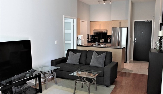*Ground Floor 2BR 2BA Patio/Pool/Gym/BBQ/Prkg/Lake *Famous Waterpark City Condos