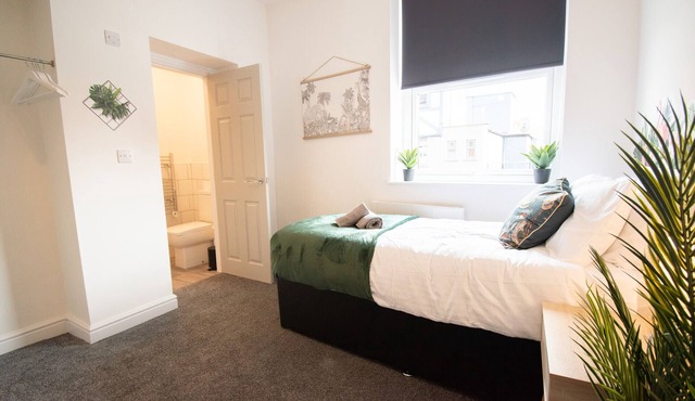 Ground Floor 4 Bedroom Apartment Walkden