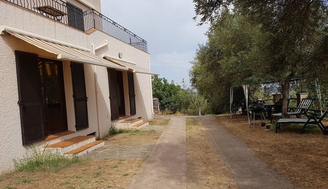 Ground floor apartment, sea view, large quiet property