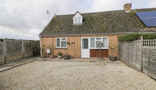 GROUND FLOOR ANNEX, family friendly in Milton-Under-Wychwood