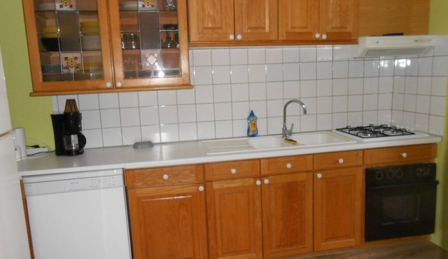 Ground floor accommodation with small courtyard, municipal swimming pool 2 mins