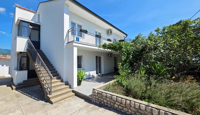 Ground floor apartment with terrace and barbecue