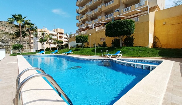 Ground floor apartment, sea views, parking, communal pool