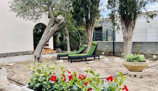Ground-floor apartment with large terrace and garden use