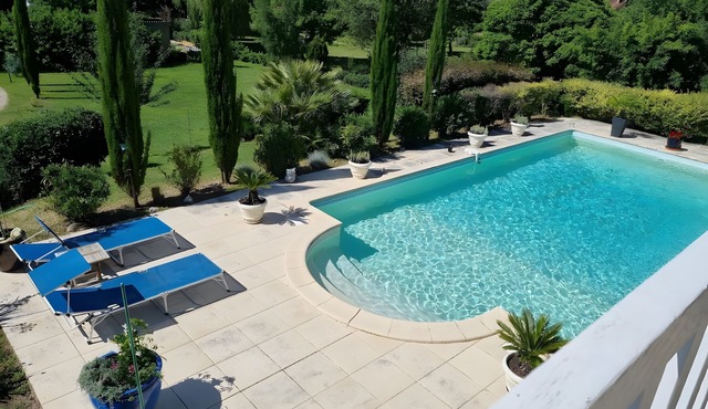 Ground-Floor Apartment for 2–3 Guests in Périgord Pourpre with Pool