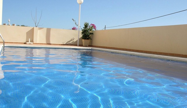 Ground floor apartment, free wifi, satellite tv, BBQ, communal pool