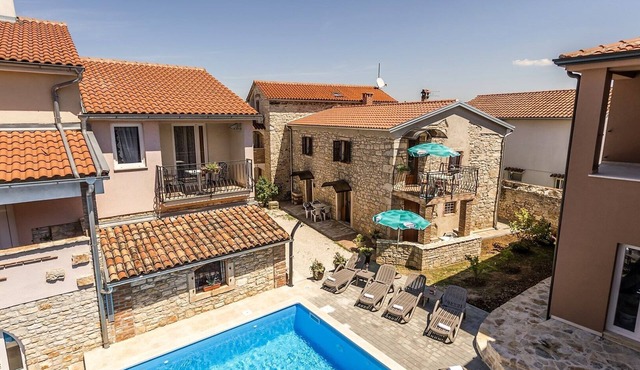 Ground Floor Apartment Fiorela I in Villa Valtrazza