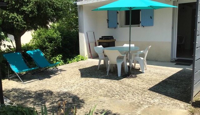 Ground floor apartment in villa between river and city center