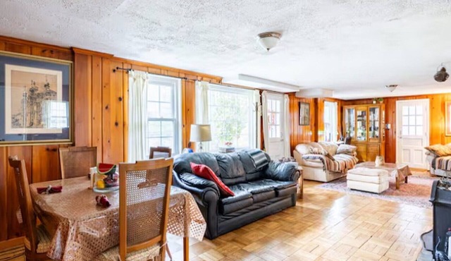 Ground floor apartment 10 mi from D.C. and still feels like countryside!