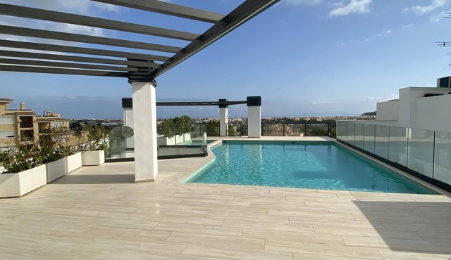 Ground floor apartment with terrace, 2 bedrooms and pool.