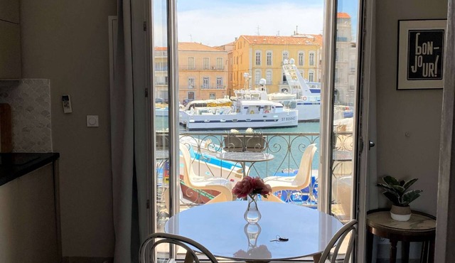 Ground floor apartment with balcony and canal views