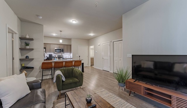 Ground Floor Apt. Near Mercy/Cox/MSU/BassPro