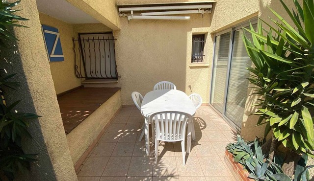 Ground-Floor Beachfront Apartment, 4 Sleeps, Terrace, Private Parking