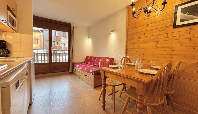 Ground floor, balcony, ski locker, 27m², Flumet