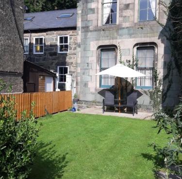 Ground Floor Barmouth Centre Apartment With Garden