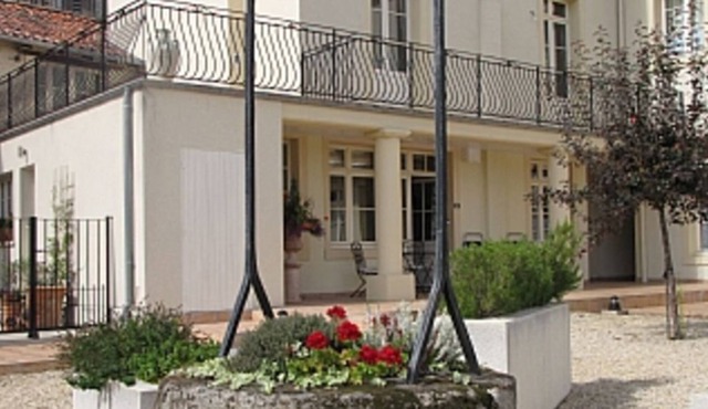 Ground Floor Beautifully Appointed Apartment With Pool, Private Parking