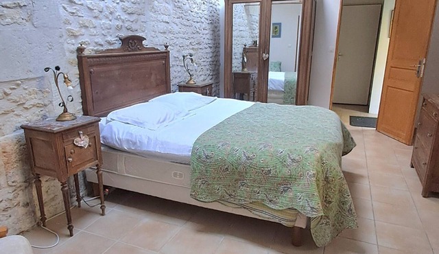 Ground floor bedroom, Acacia. Bijoux Bed & Breakfast large garden, accepts dogs.