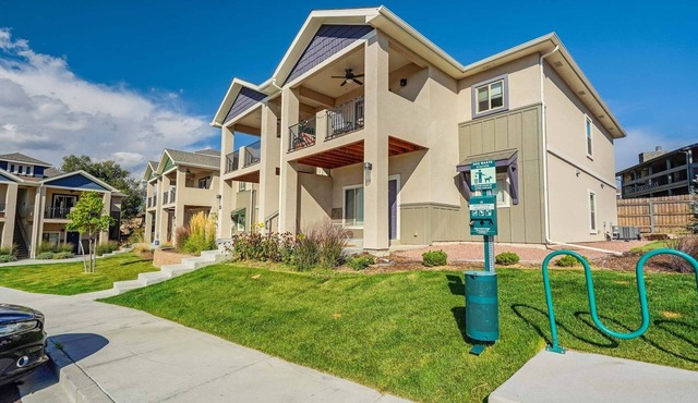 Ground Floor Condo-mins to downtown-Pet Friendly