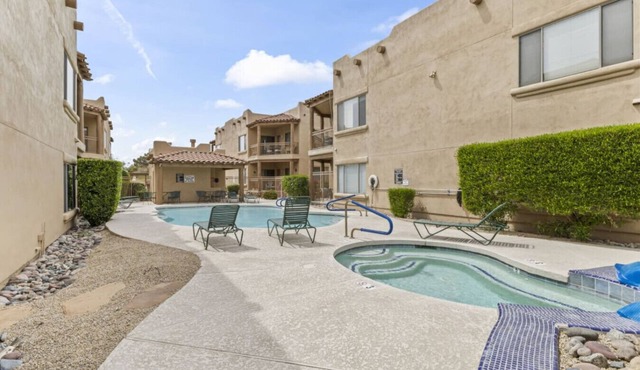Ground Floor Condo Near Plaza & Fountain Park w/Pool, Hot Tub & Private Patio