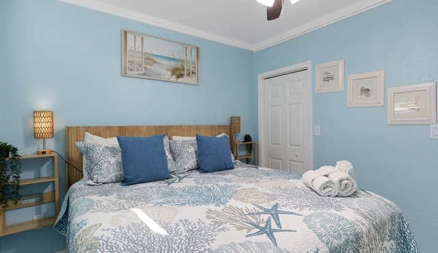 🌴 Ground Floor Condo @ Clearwater Beach Suites | Steps to Sand Heated Pool ➠ CBS 102