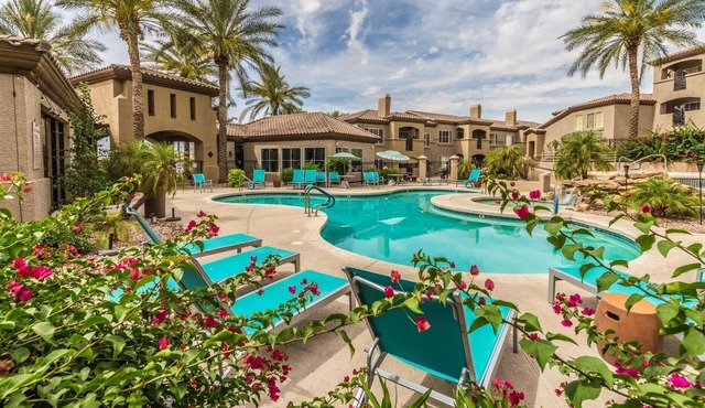 Ground Floor Condo In The Foothills+ Putting green+Desert views+near pool