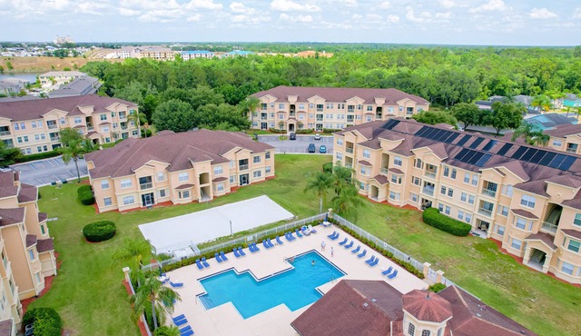 Ground floor condo with shared hot tub & pool, WiFi, lanai, W/D, & AC