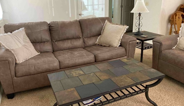 Ground-Floor Condo w/Washer/Dryer, Gas Grill, Fireplace, WiFi